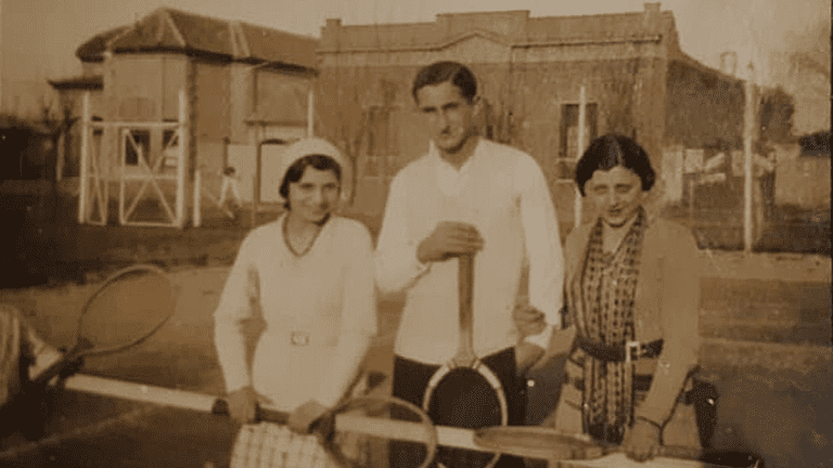 La gotera y una antigua cancha de tenis